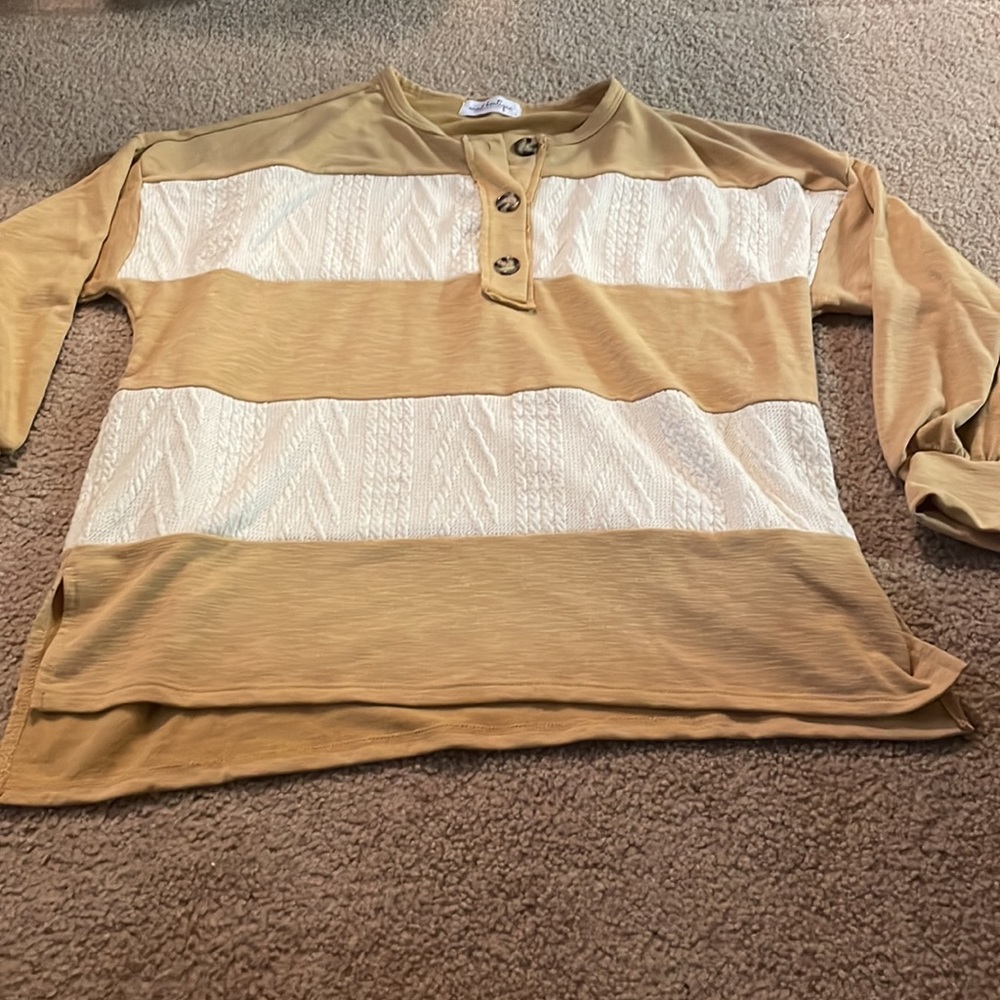 Mod Boutique Women Stripe Henley.  Small - Picture 3 of 5